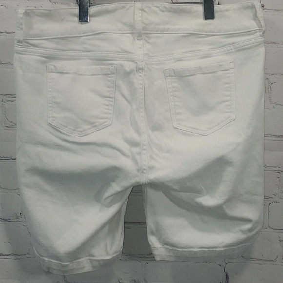 Torrid White Non-Distressed Jean Shorts Size 16 - Picture 7 of 16